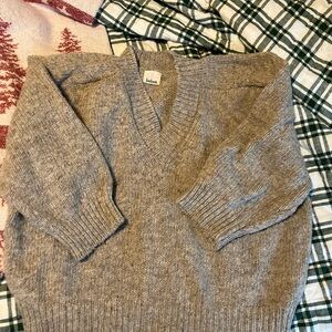 Babaa no 29 Heather Gray V-Neck Sweater